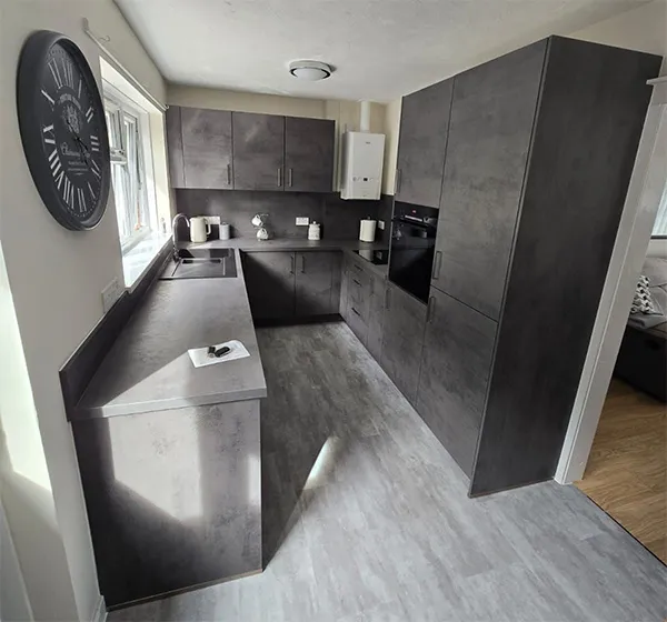 Modern grey U-shaped kitchen fitted by T&M Kitchen Fitting in Basingstoke